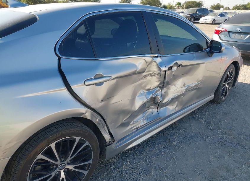 Photo 6 of 2020 Toyota Camry SE (VIN 4T1G11AK9LU940940)