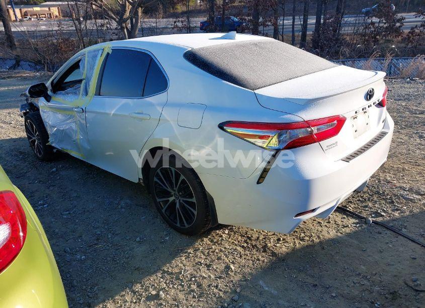 Photo 3 of 2020 Toyota Camry SE (VIN 4T1G11AK9LU997770)