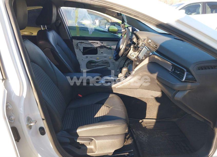 Photo 5 of 2020 Toyota Camry SE (VIN 4T1G11AK9LU997770)