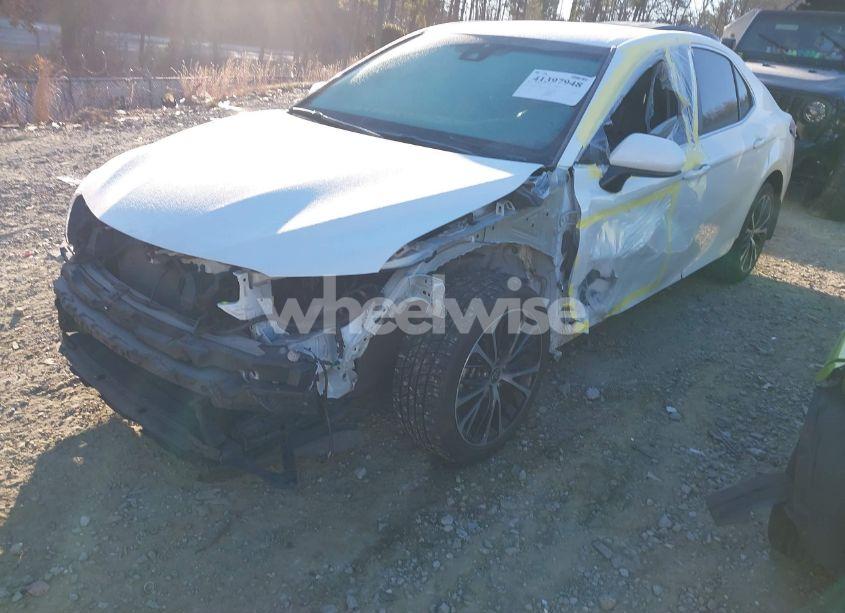 Photo 6 of 2020 Toyota Camry SE (VIN 4T1G11AK9LU997770)