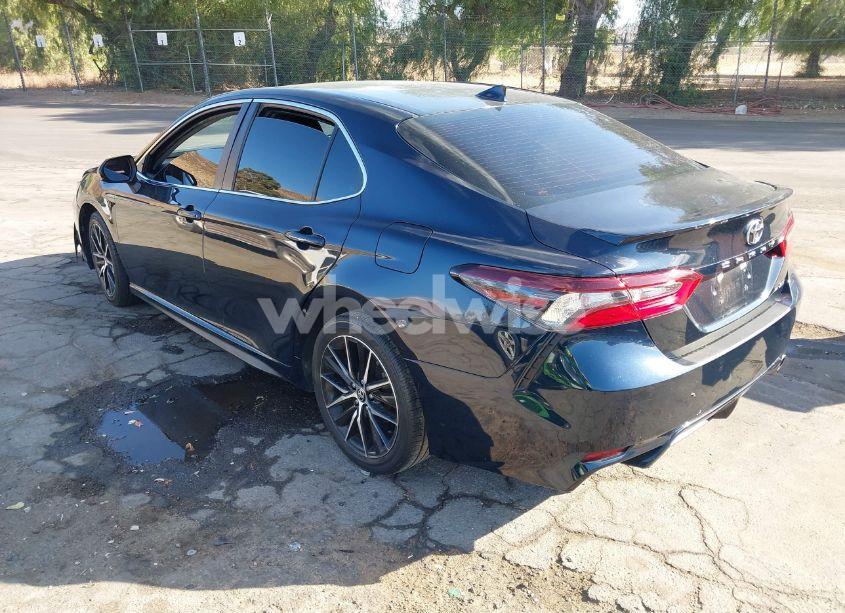 Photo 3 of 2021 Toyota Camry SE (VIN 4T1G11AK9MU407293)