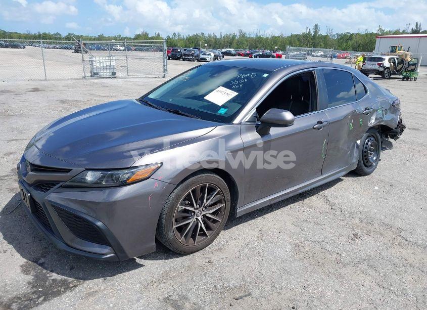 Photo 2 of 2021 Toyota Camry SE (VIN 4T1G11AK9MU412266)