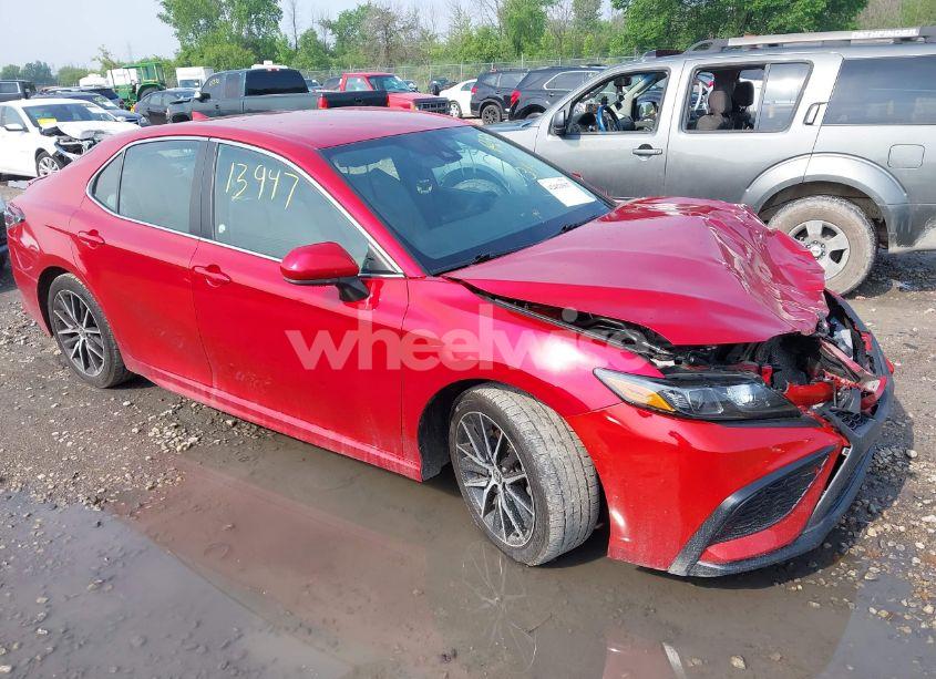 2021 Toyota Camry SE (VIN 4T1G11AK9MU438138) main photo