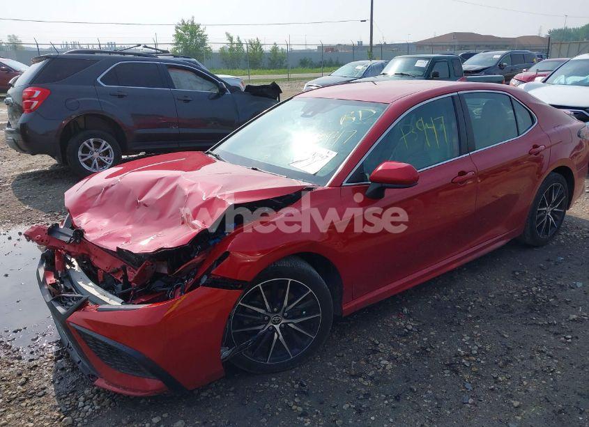 Photo 2 of 2021 Toyota Camry SE (VIN 4T1G11AK9MU438138)