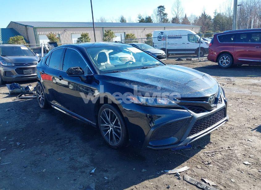 2021 Toyota Camry SE (VIN 4T1G11AK9MU461063) main photo