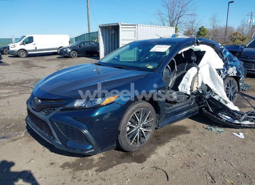 Photo 2 of 2021 Toyota Camry SE (VIN 4T1G11AK9MU461063)