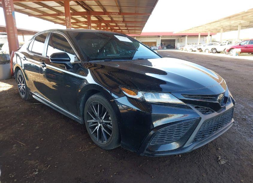 2021 Toyota Camry SE (VIN 4T1G11AK9MU469745) main photo