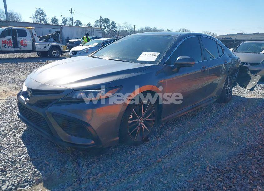 Photo 2 of 2021 Toyota Camry SE (VIN 4T1G11AK9MU493317)