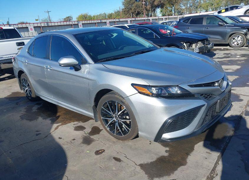 2021 Toyota Camry SE (VIN 4T1G11AK9MU529264) main photo