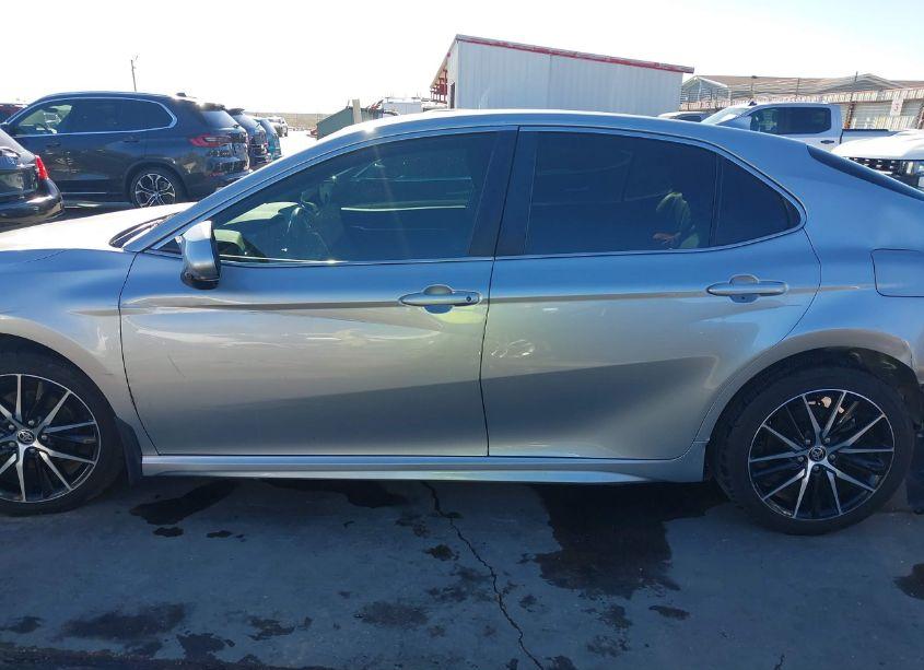 Photo 14 of 2021 Toyota Camry SE (VIN 4T1G11AK9MU529264)