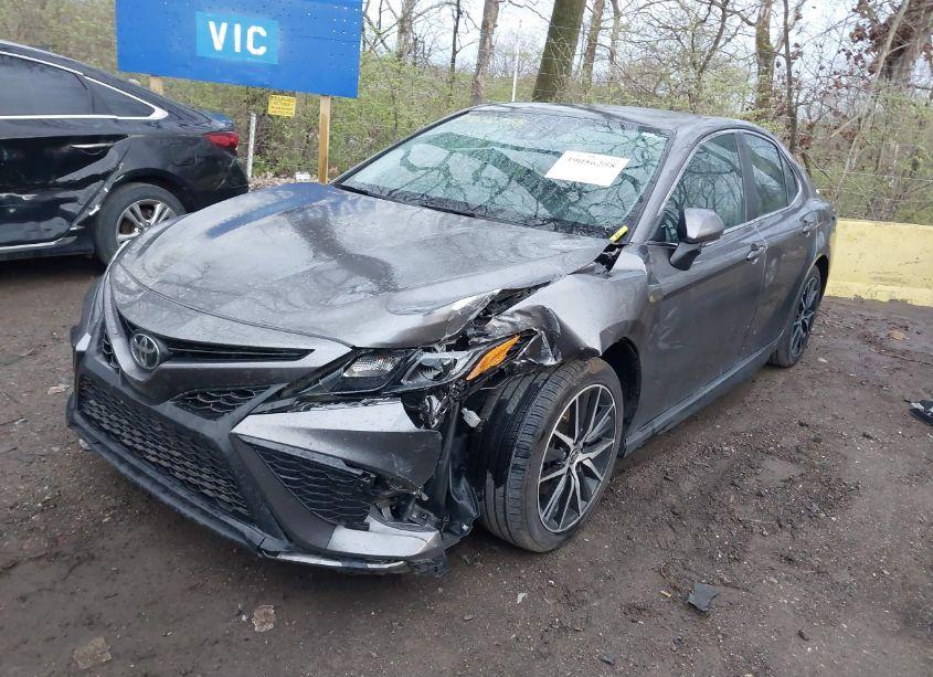 Photo 2 of 2021 Toyota Camry SE (VIN 4T1G11AK9MU537901)