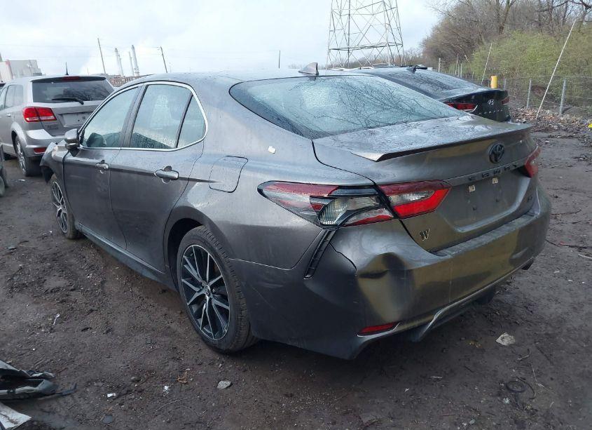 Photo 3 of 2021 Toyota Camry SE (VIN 4T1G11AK9MU537901)