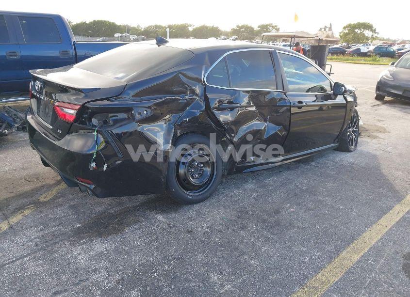 Photo 4 of 2021 Toyota Camry SE (VIN 4T1G11AK9MU547599)