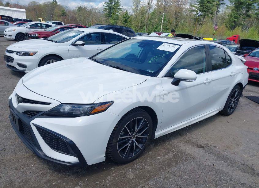Photo 2 of 2021 Toyota Camry SE (VIN 4T1G11AK9MU553192)