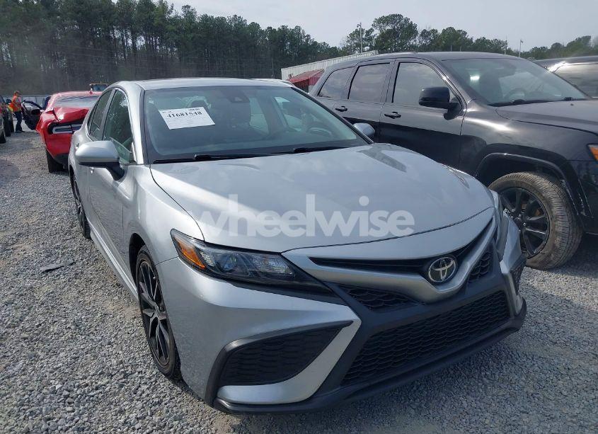 2021 Toyota Camry SE (VIN 4T1G11AK9MU553645) main photo