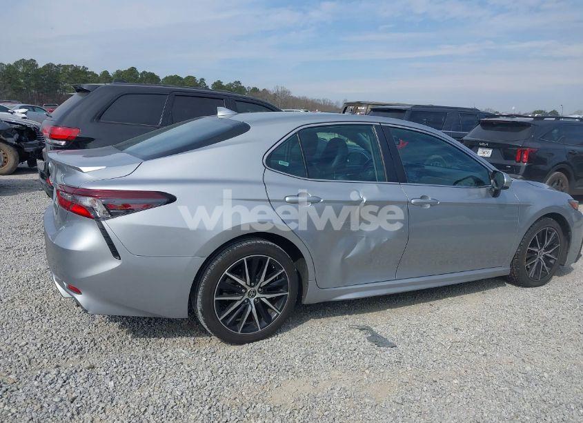 Photo 13 of 2021 Toyota Camry SE (VIN 4T1G11AK9MU553645)