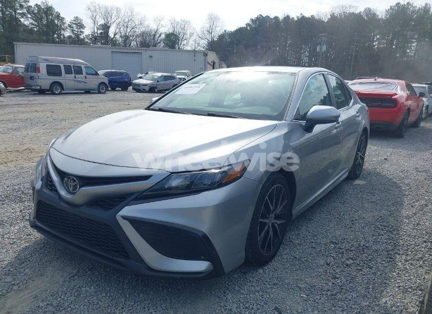 Photo 2 of 2021 Toyota Camry SE (VIN 4T1G11AK9MU553645)