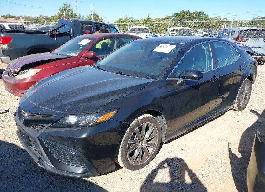 Photo 2 of 2021 Toyota Camry SE (VIN 4T1G11AK9MU560997)