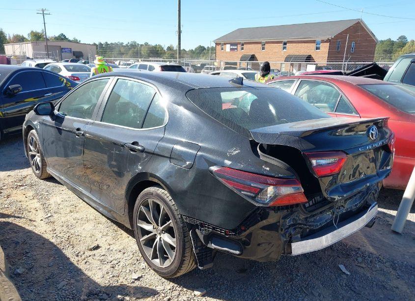 Photo 3 of 2021 Toyota Camry SE (VIN 4T1G11AK9MU560997)