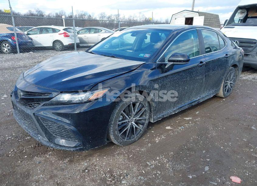 Photo 2 of 2021 Toyota Camry SE (VIN 4T1G11AK9MU577041)