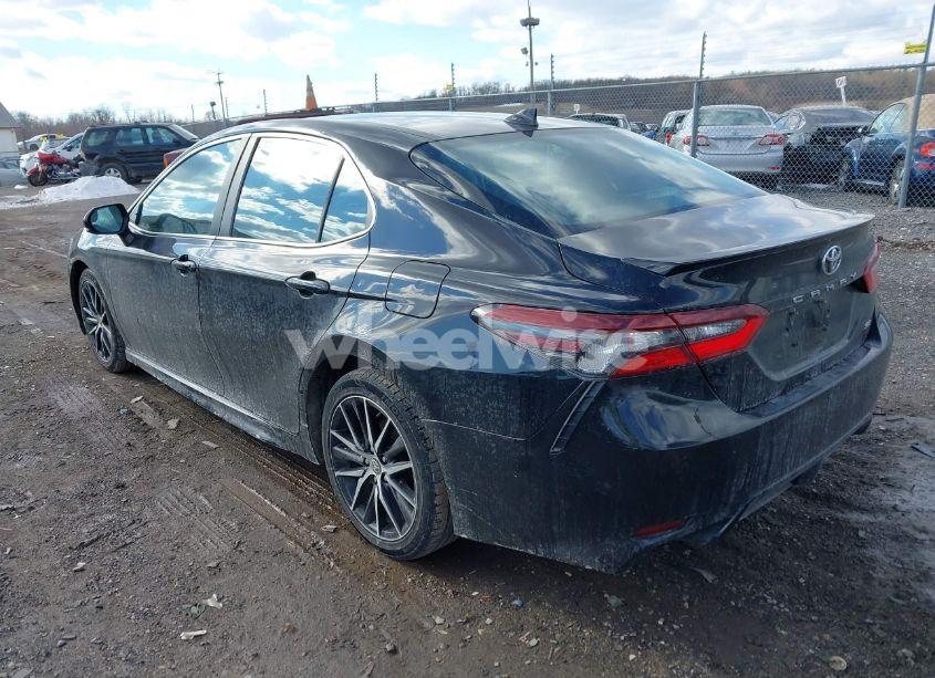 Photo 3 of 2021 Toyota Camry SE (VIN 4T1G11AK9MU577041)