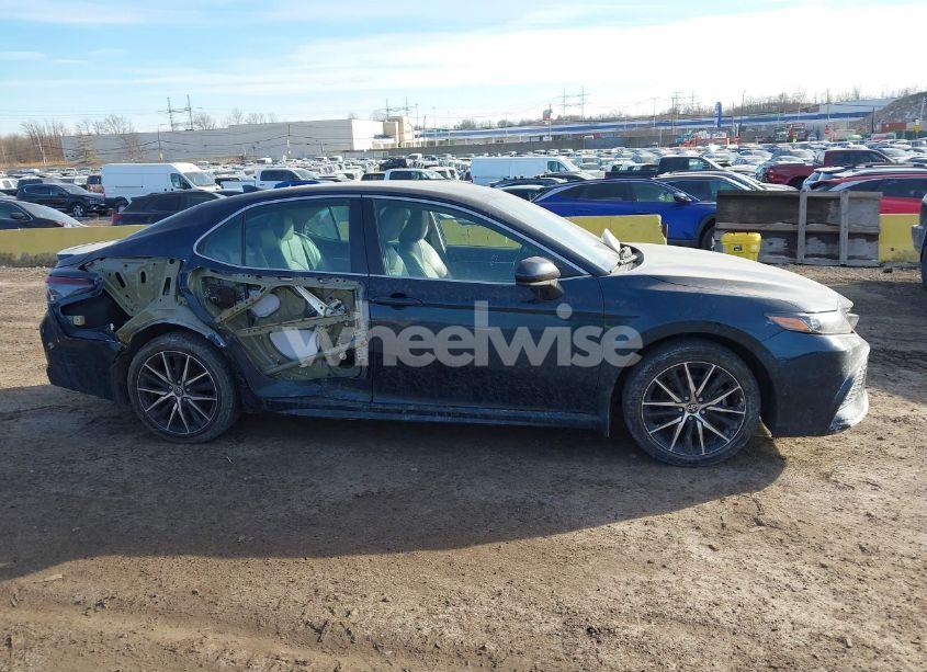 Photo 13 of 2021 Toyota Camry SE (VIN 4T1G11AK9MU595524)