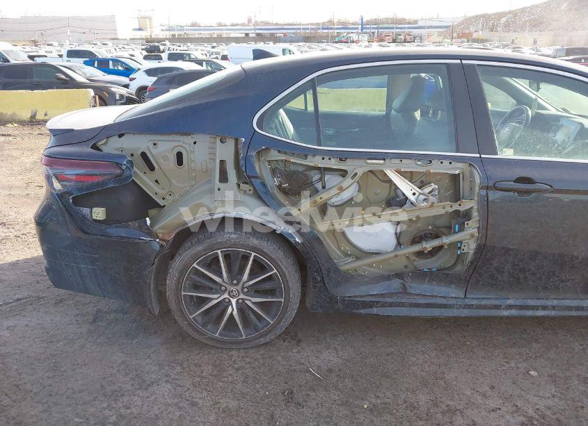 Photo 17 of 2021 Toyota Camry SE (VIN 4T1G11AK9MU595524)