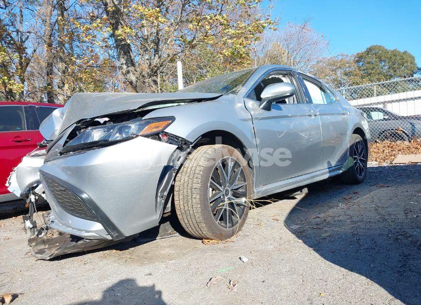 Photo 2 of 2021 Toyota Camry SE (VIN 4T1G11AK9MU597533)