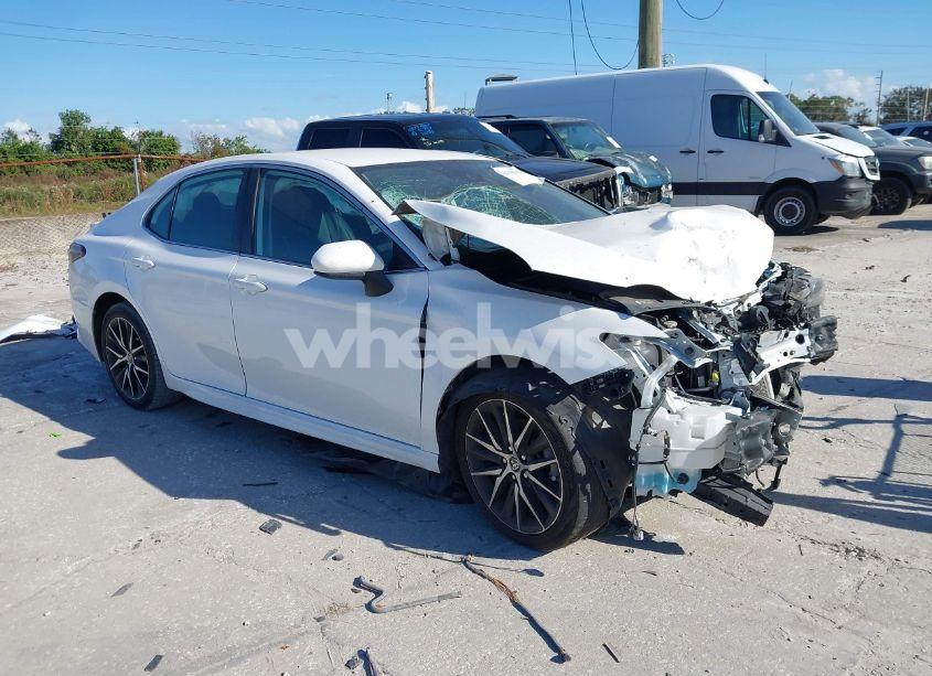 2021 Toyota Camry SE (VIN 4T1G11AK9MU598441) main photo