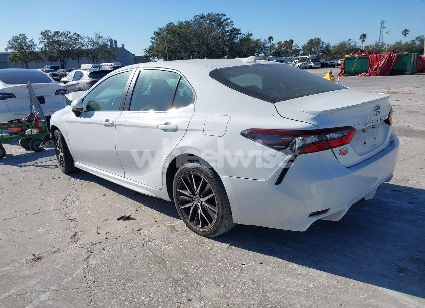 Photo 3 of 2021 Toyota Camry SE (VIN 4T1G11AK9MU598441)