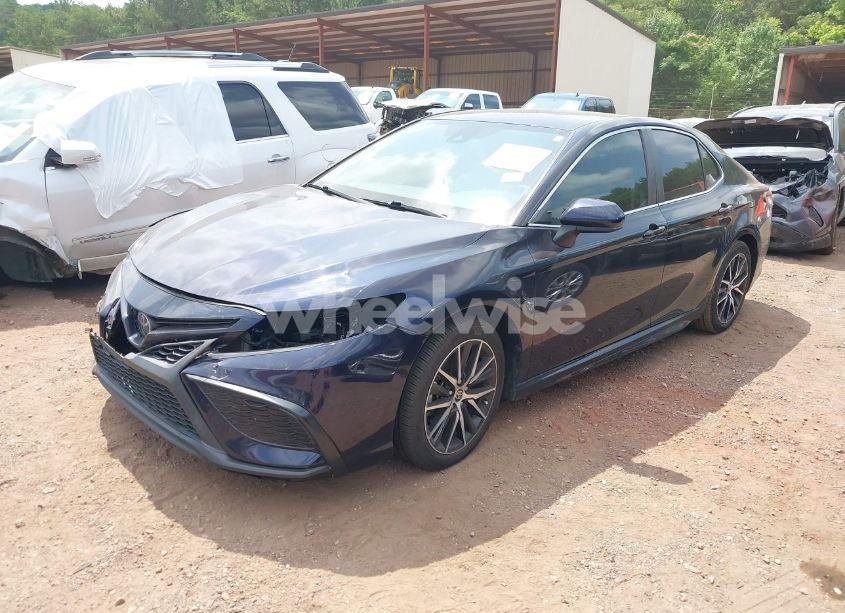 Photo 2 of 2021 Toyota Camry SE (VIN 4T1G11AK9MU613424)