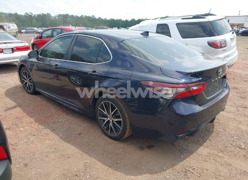 Photo 3 of 2021 Toyota Camry SE (VIN 4T1G11AK9MU613424)