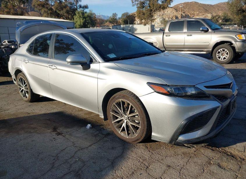 2022 Toyota Camry SE (VIN 4T1G11AK9NU017666) main photo