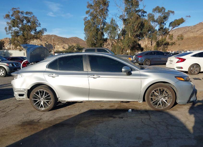 Photo 14 of 2022 Toyota Camry SE (VIN 4T1G11AK9NU017666)