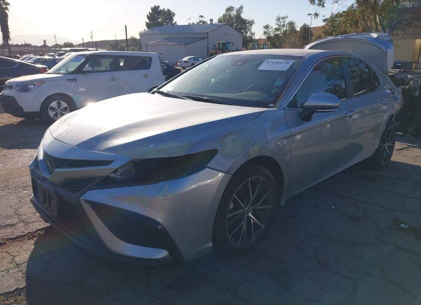 Photo 2 of 2022 Toyota Camry SE (VIN 4T1G11AK9NU017666)
