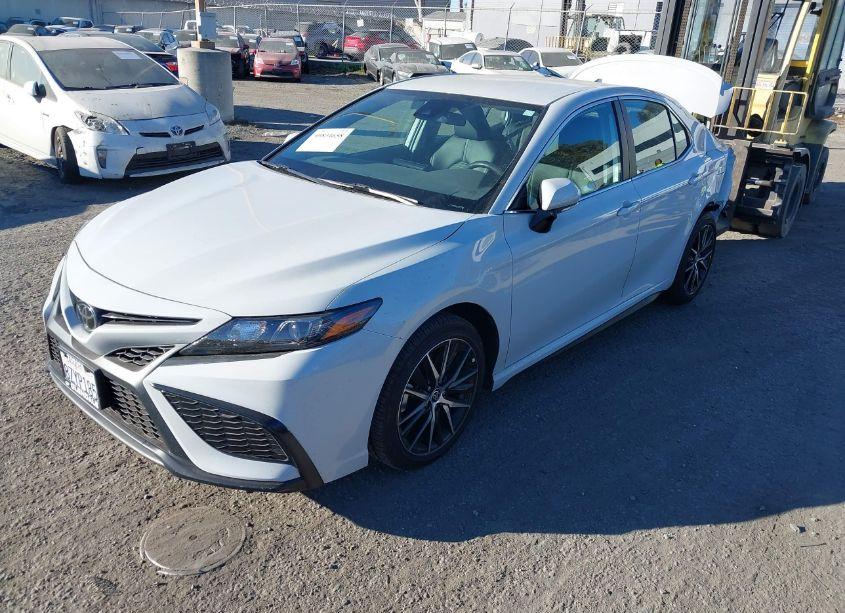 Photo 2 of 2022 Toyota Camry SE (VIN 4T1G11AK9NU021894)