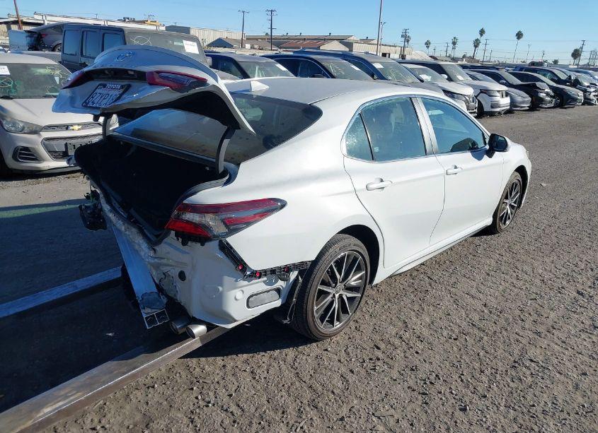 Photo 4 of 2022 Toyota Camry SE (VIN 4T1G11AK9NU021894)