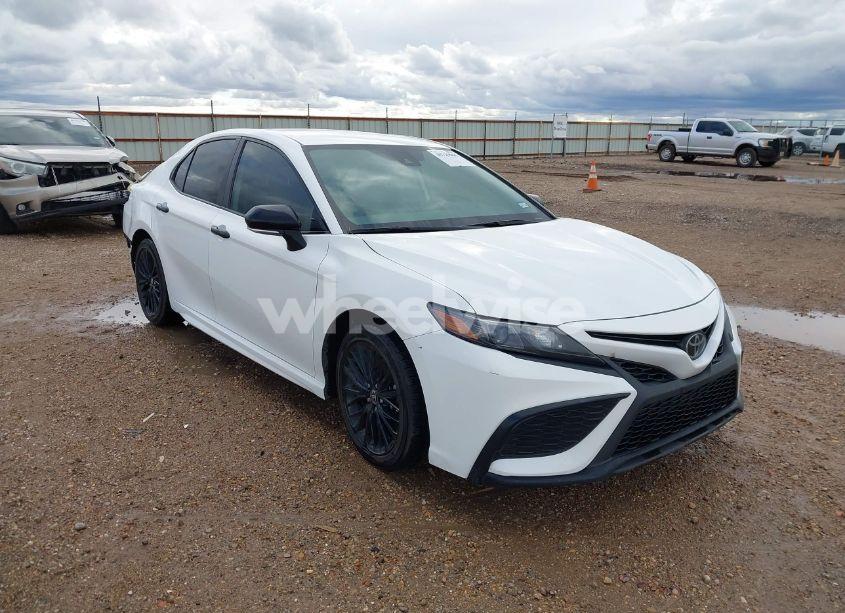 2022 Toyota Camry SE NIGHTSHADE EDITION (VIN 4T1G11AK9NU062249) main photo