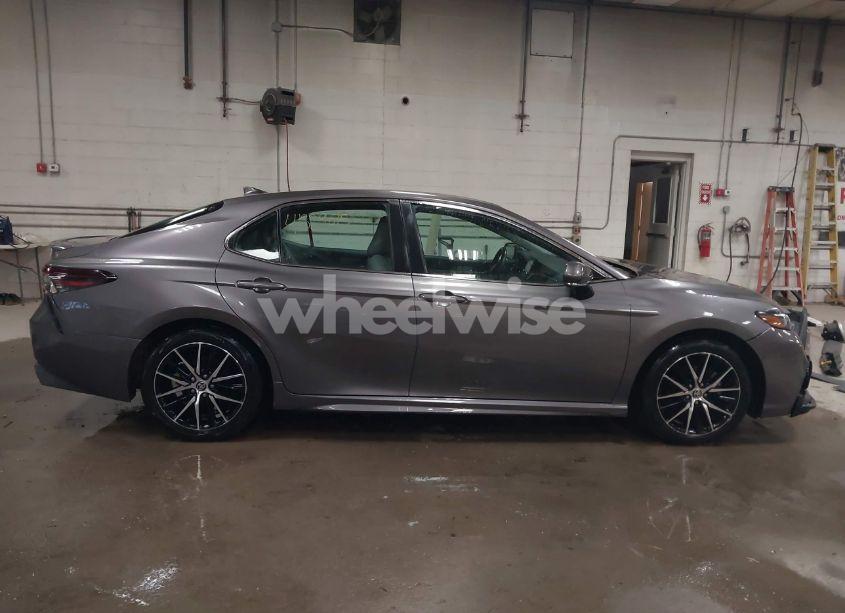 Photo 13 of 2022 Toyota Camry SE (VIN 4T1G11AK9NU074952)