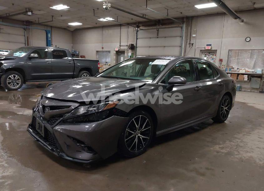 Photo 2 of 2022 Toyota Camry SE (VIN 4T1G11AK9NU074952)