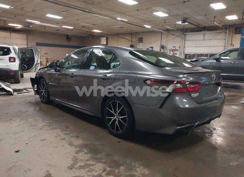 Photo 3 of 2022 Toyota Camry SE (VIN 4T1G11AK9NU074952)