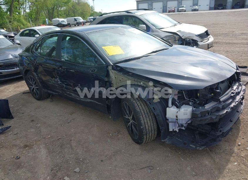 2022 Toyota Camry SE (VIN 4T1G11AK9NU622206) main photo
