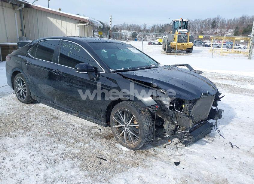 2022 Toyota Camry SE (VIN 4T1G11AK9NU622223) main photo
