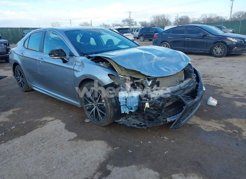 2022 Toyota Camry SE (VIN 4T1G11AK9NU640835) main photo