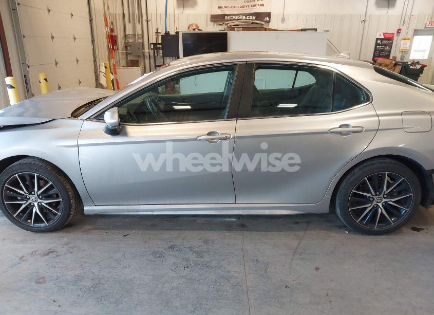 Photo 15 of 2022 Toyota Camry SE (VIN 4T1G11AK9NU686231)