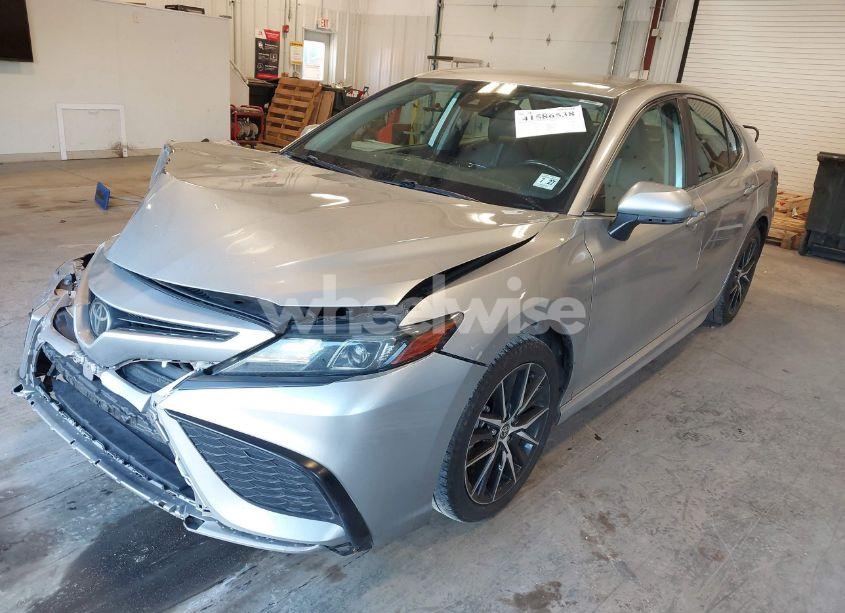 Photo 2 of 2022 Toyota Camry SE (VIN 4T1G11AK9NU686231)