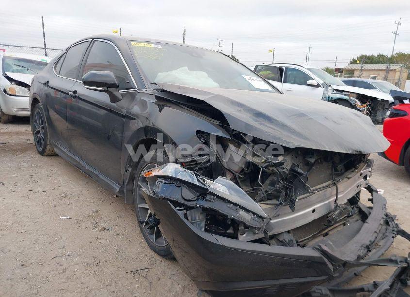 2022 Toyota Camry SE (VIN 4T1G11AK9NU716053) main photo