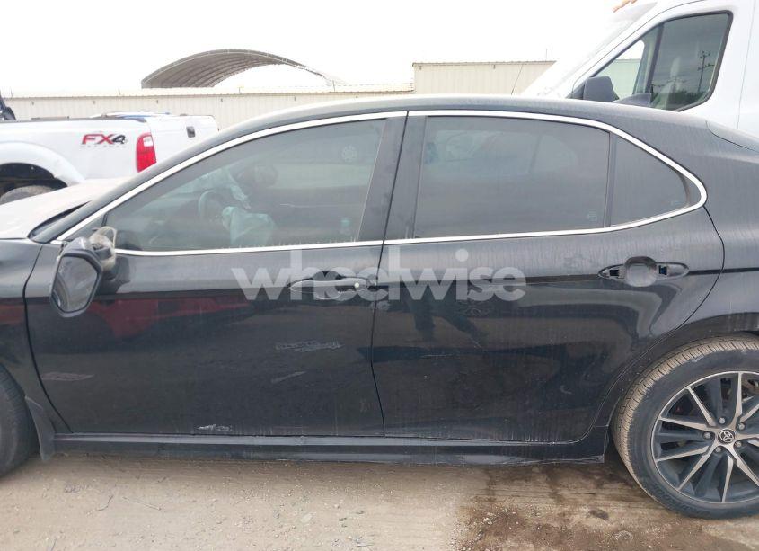 Photo 13 of 2022 Toyota Camry SE (VIN 4T1G11AK9NU716053)