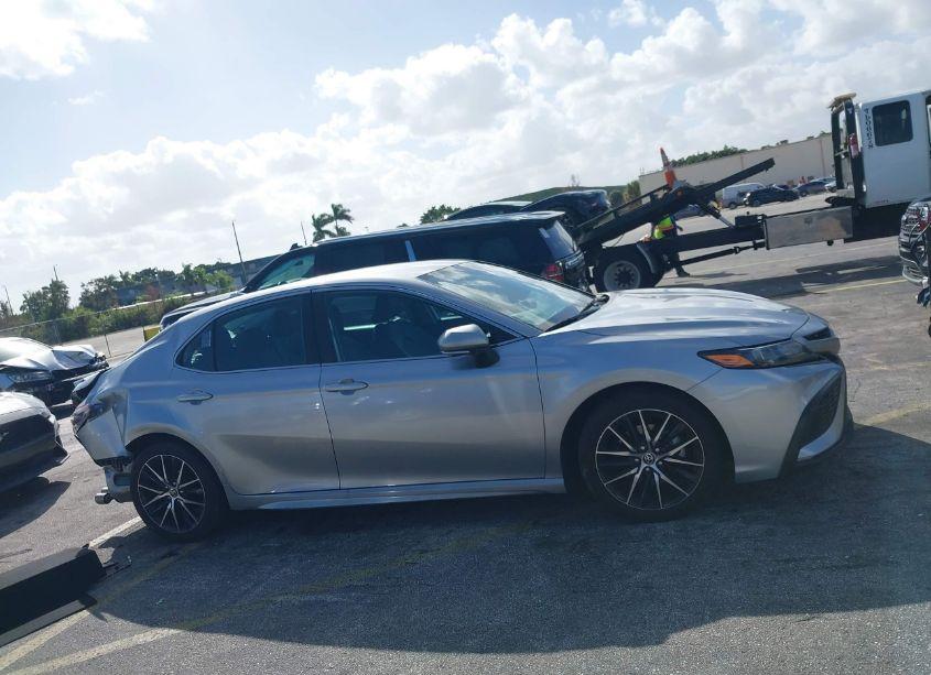 Photo 14 of 2022 Toyota Camry SE (VIN 4T1G11AK9NU717526)
