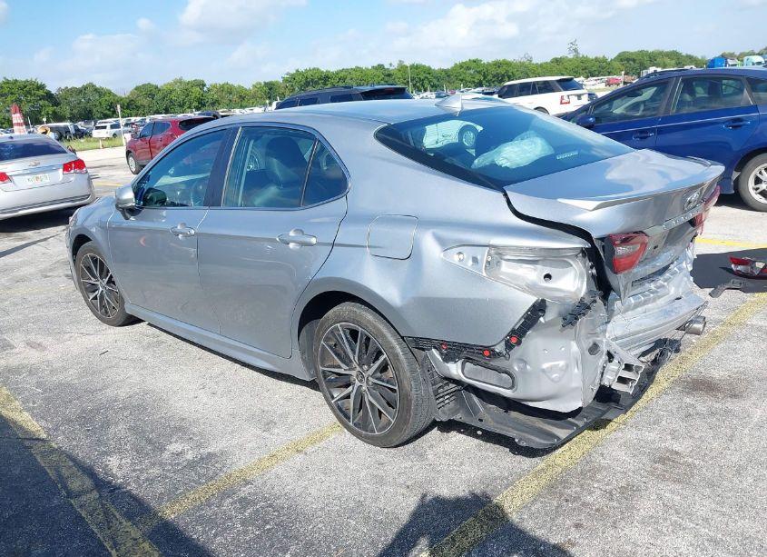 Photo 3 of 2022 Toyota Camry SE (VIN 4T1G11AK9NU717526)